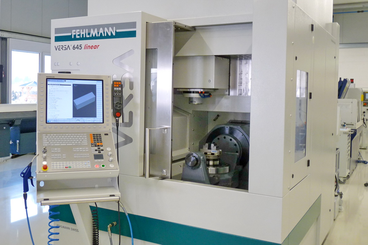 modern machining center width high-precision and complex parts